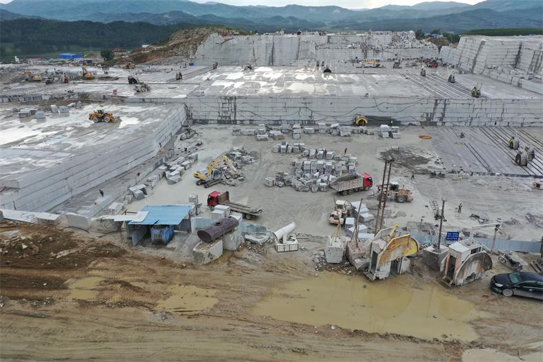 granite mining.jpg