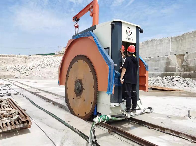 Advantages and disadvantages of mining stone with double blade stone cutting machine