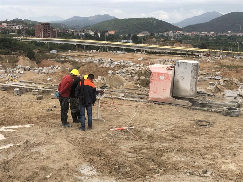 Huada diamond wire saw machine applied to the granite mining in Quanzhou, Fujian Province,China