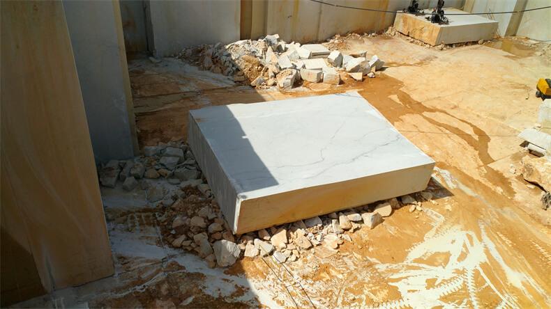 What are the specifications of natural stone blocks?