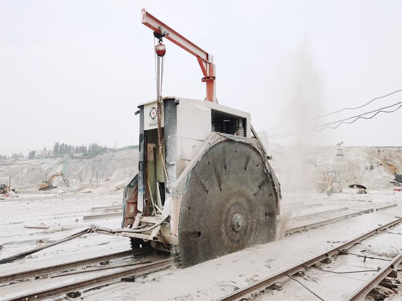 Stone mining method-double blade cutting stone machine saw cutting method