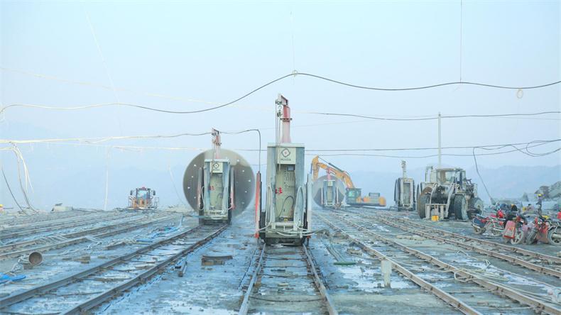 Huada double blade stone mining machine in Hubei province China