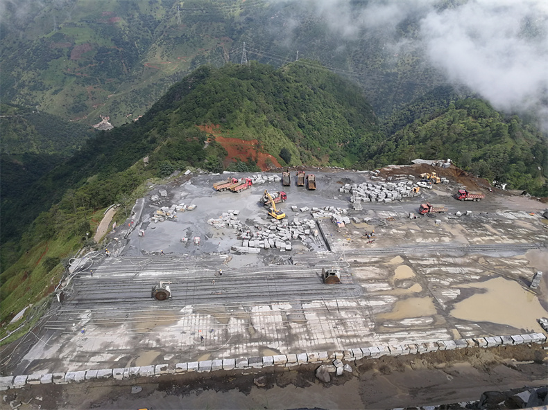 Technological process of facing stone mining